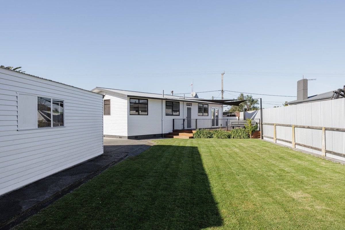 17 Harold Holt Avenue, Onekawa, Napier - Carousel 13