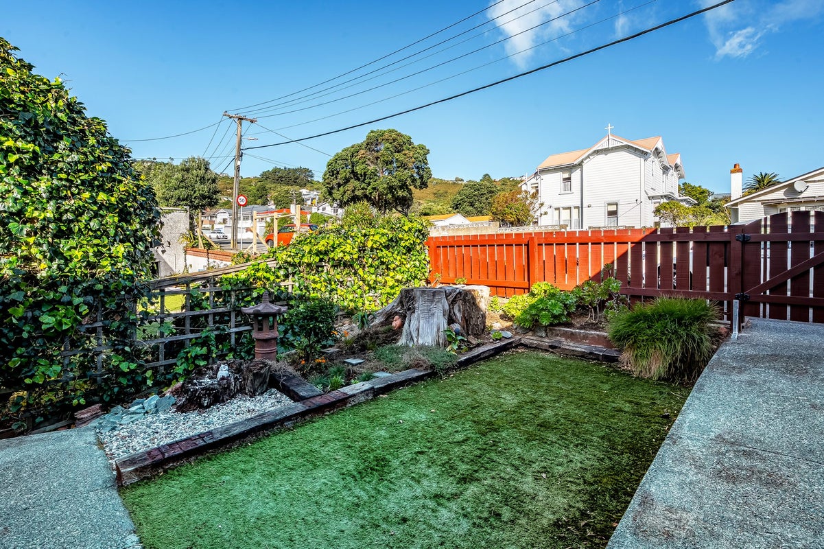 10A Mersey Street, Island Bay, Wellington - Carousel 2