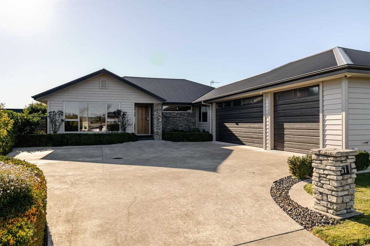 57 Rodeo Drive, Kelvin Grove, Palmerston North - Carousel 41