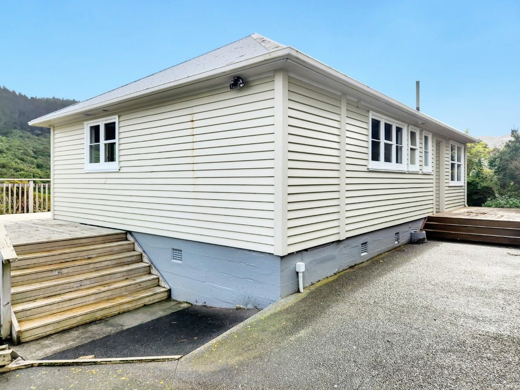 1 Fleet Grove, Korokoro, Lower Hutt - Carousel 12