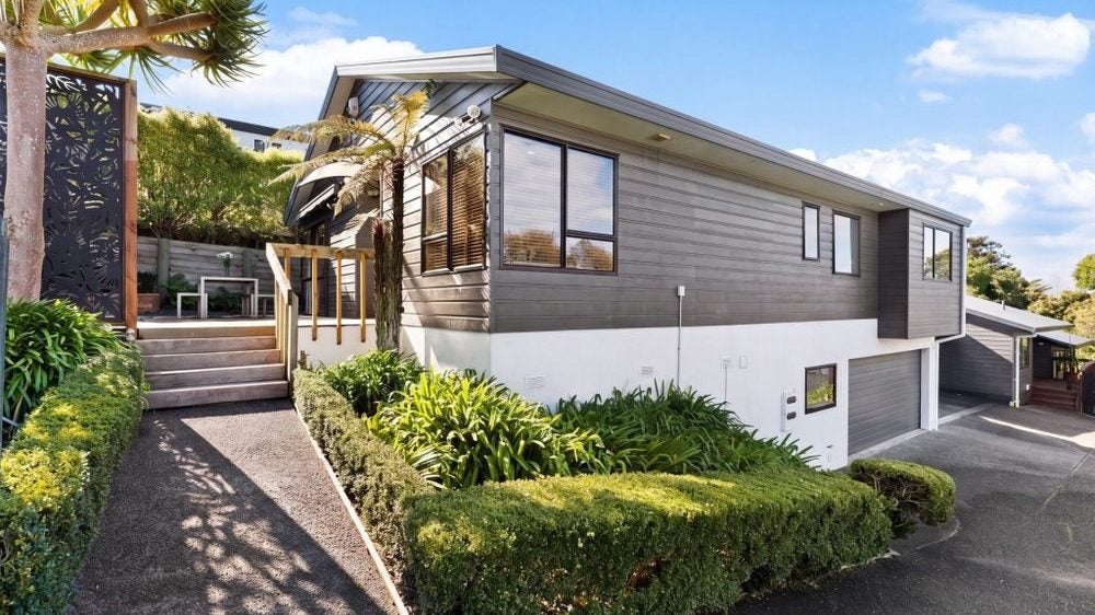 2/16 Pleasant Road, Glen Eden, Auckland - Carousel 1