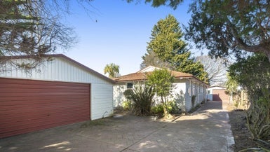 20 Saunders Place, Redwood, Christchurch - Carousel 1