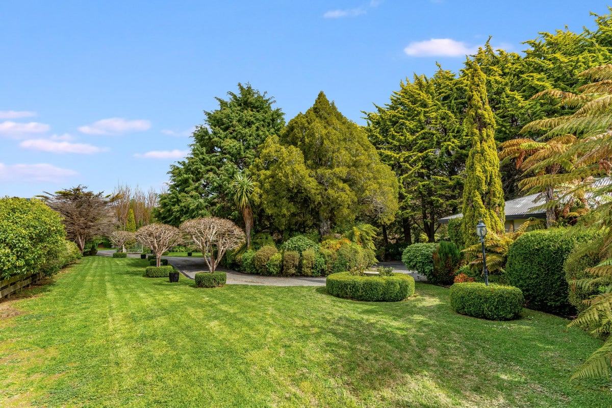60 Emerald Hill Drive, Birchville, Upper Hutt - Carousel 2