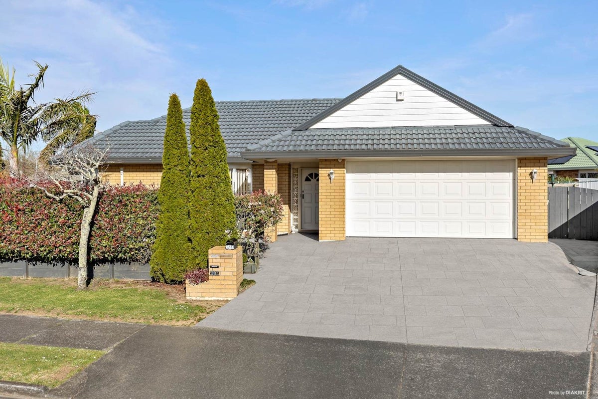 1/11 Bowscale Place, Northpark, Auckland - Carousel 1