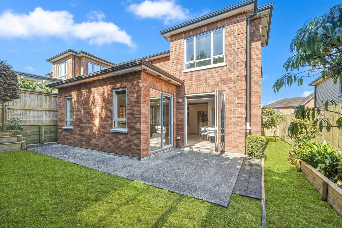 57 Fields Parade, Oteha, Auckland - Carousel 1
