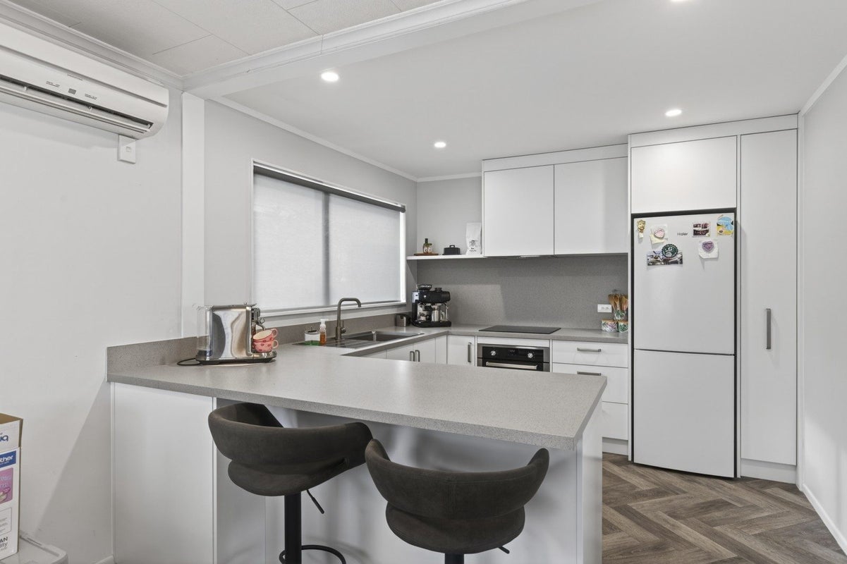 1/6 Hoyle Place, New Plymouth, New Plymouth - Carousel 2