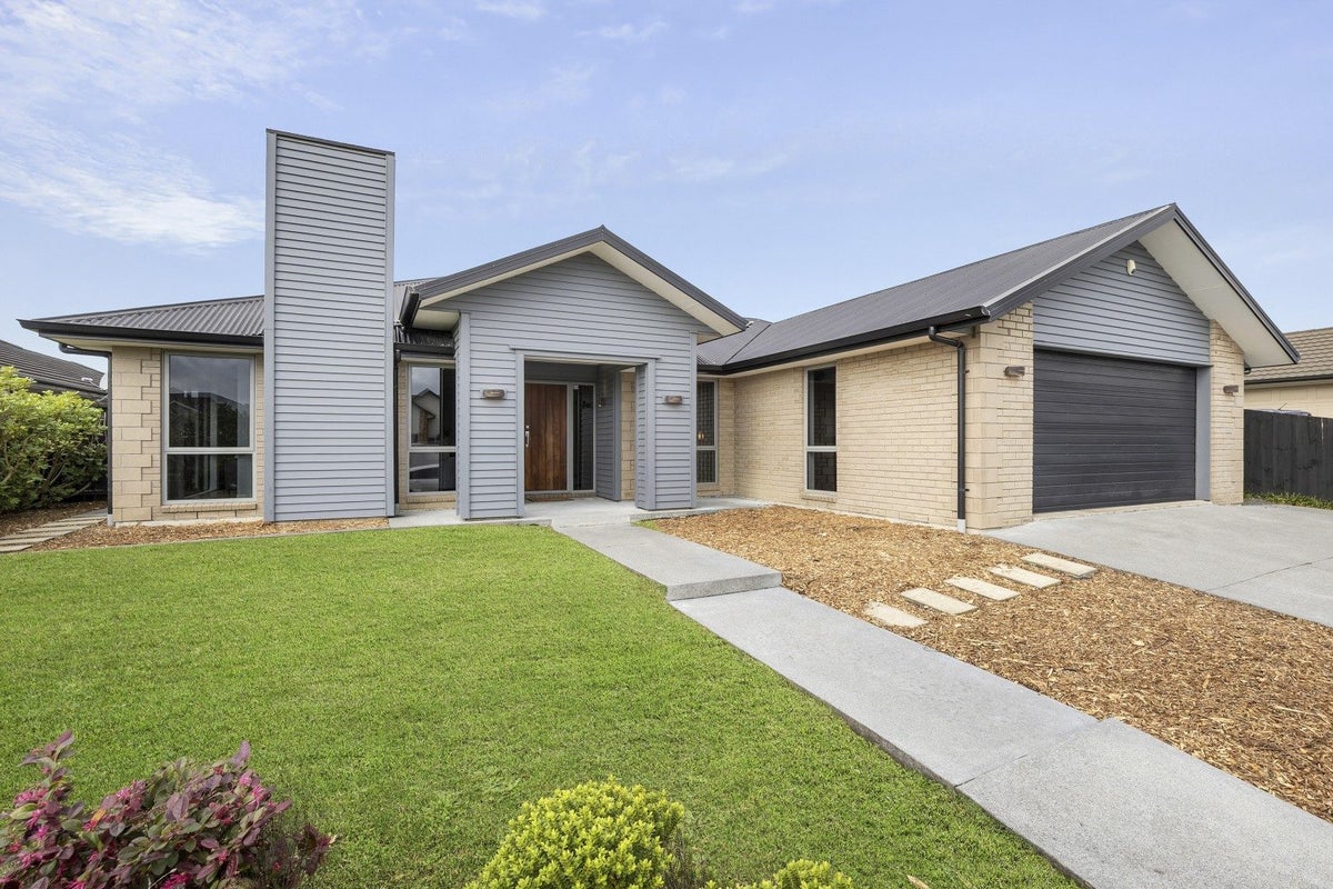 4 Woodridge Drive, Flagstaff, Hamilton - Carousel 1