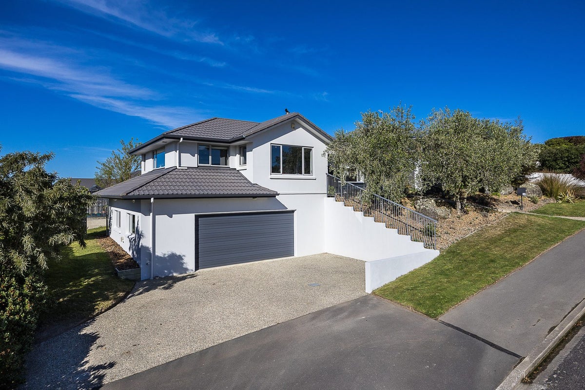 24 Sunninghurst Drive, Fairfield, Dunedin - Carousel 1