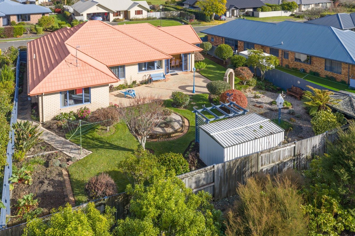 7 Ashdonleigh Grove, Stoke, Nelson - Carousel 2