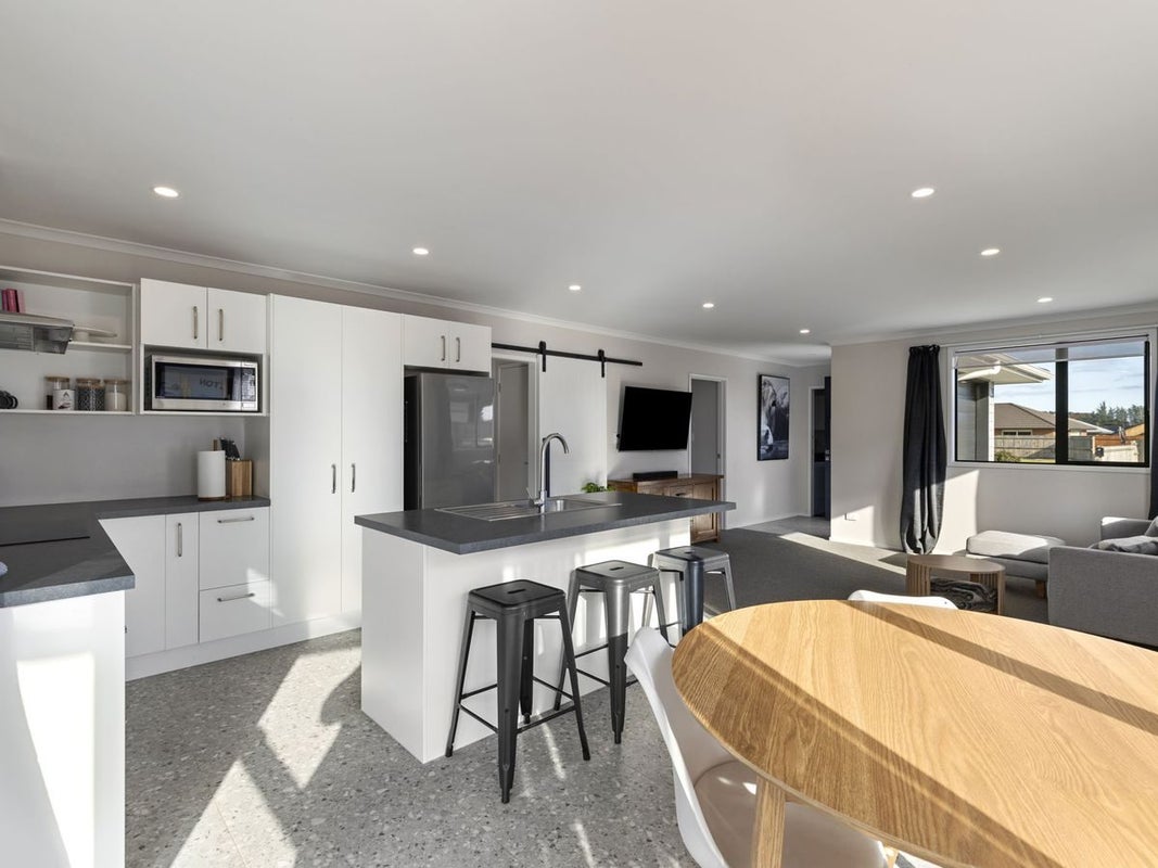 11 Rayner Lane, Marton, Marton - Carousel 2
