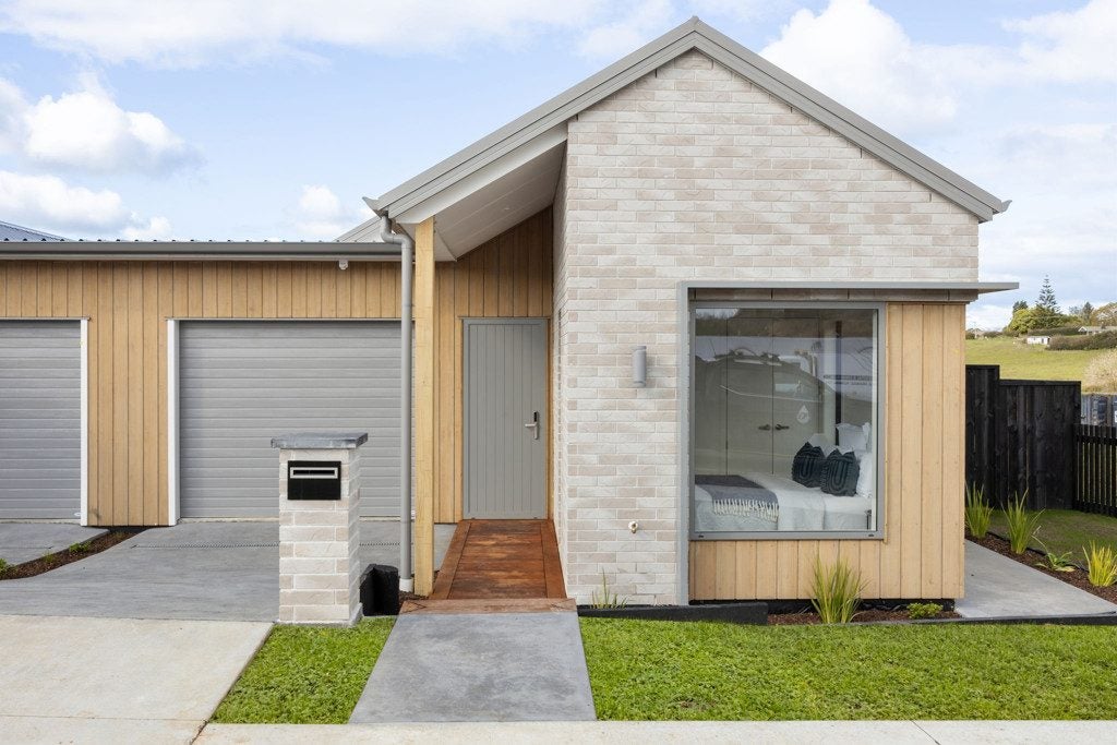 2/31 Lumino Terrace, Peacocke, Hamilton, Waikato - Carousel 1