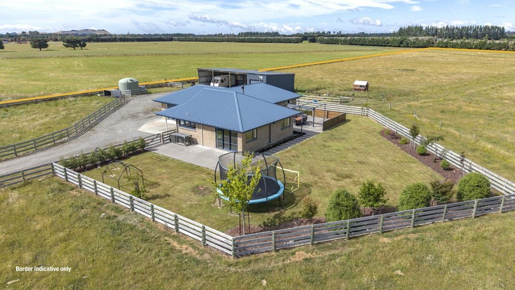 179 McPhedrons Road, Burnt Hill, Oxford - Carousel 1