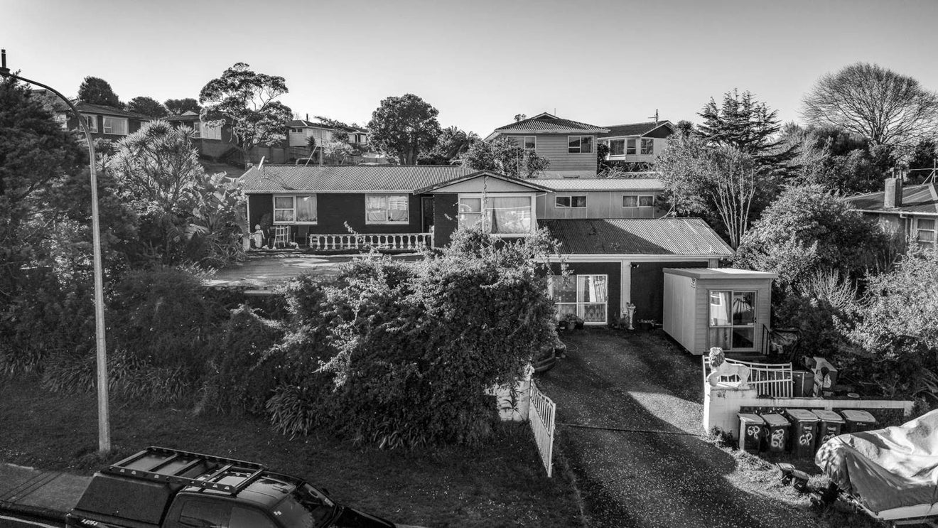 68 La Rosa Street, Green Bay, Auckland - Carousel 1