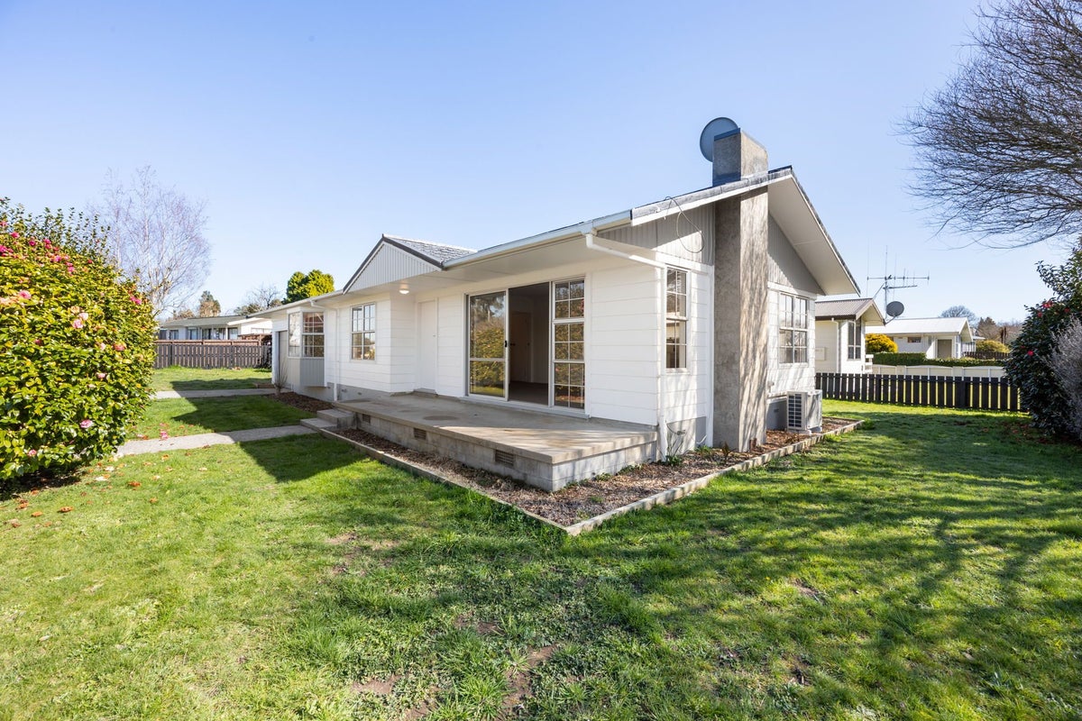 2 Sinclair Terrace, Te Awamutu, Te Awamutu - Carousel 1