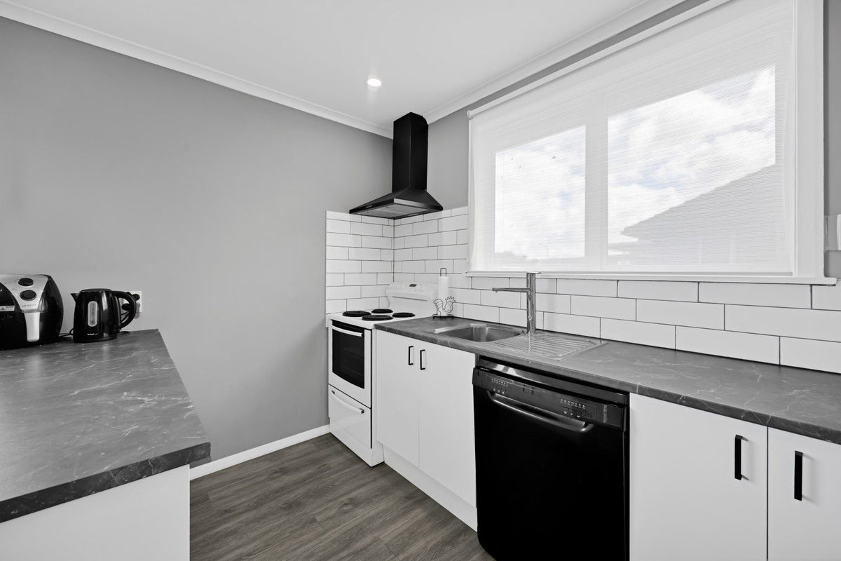 18 Whitcombe Road, Opunake - Carousel 2