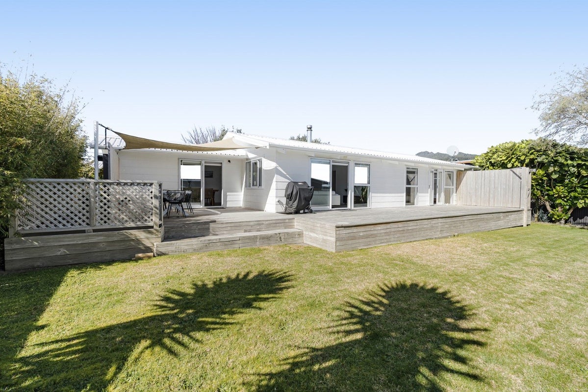46 Donnelly Street, Oakura, Oakura - Carousel 1