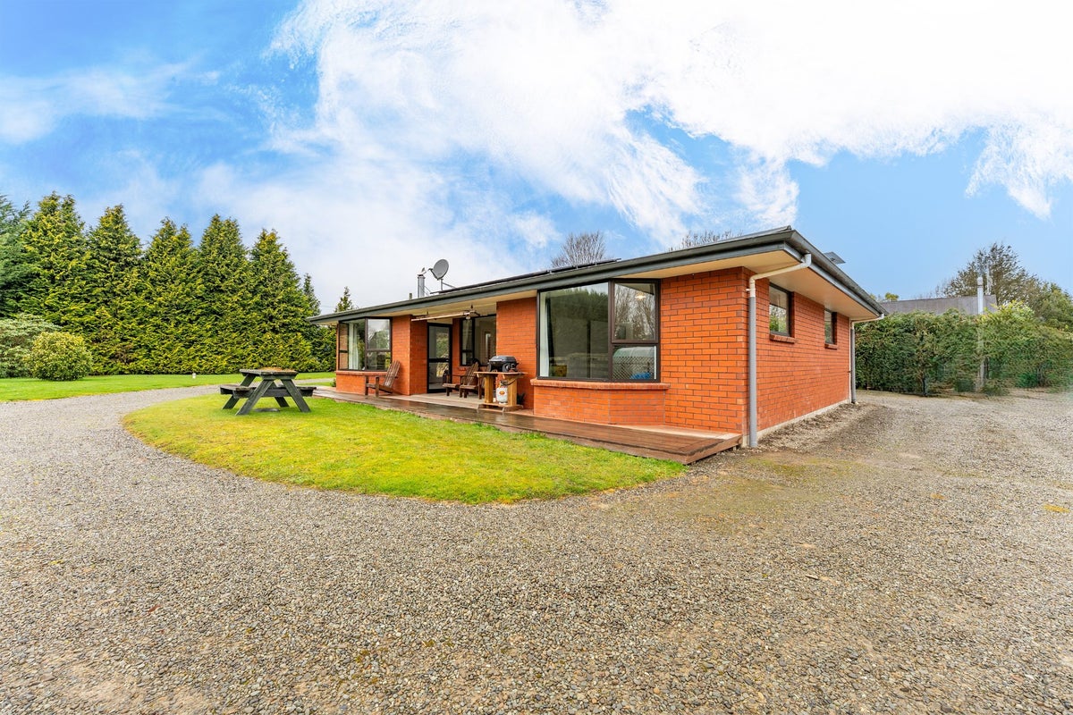 115 Main North Road, Geraldine - Carousel 1