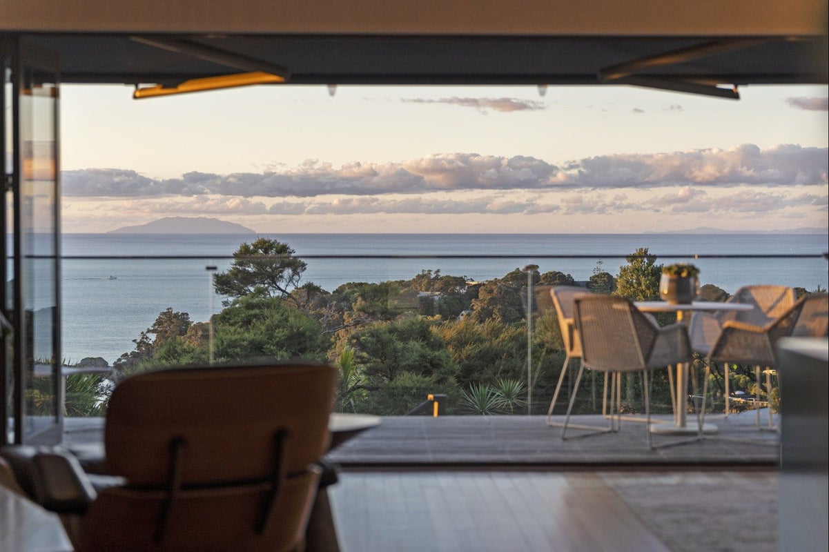 68 Queens Drive, Oneroa, Waiheke Island - Carousel 1