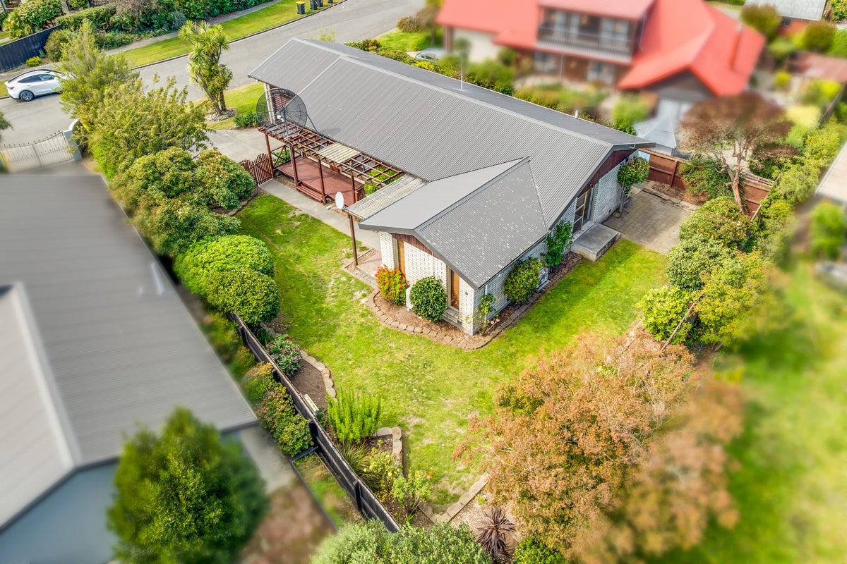 17 Yellowstone Crescent, Burwood, Christchurch - Carousel 1