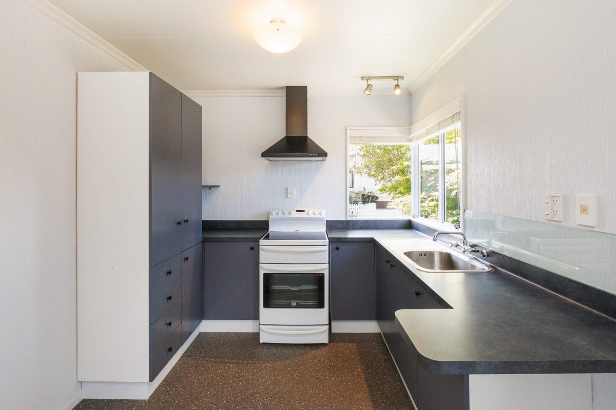 4 Coromandel Court, Roslyn, Palmerston North - Carousel 2