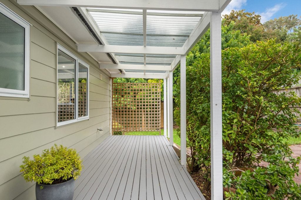 2/7 Taurus Crescent, Beach Haven, Auckland - Carousel 2