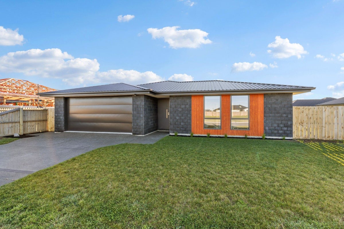 39 Lunn Crescent, Leeston, Leeston - Carousel 1