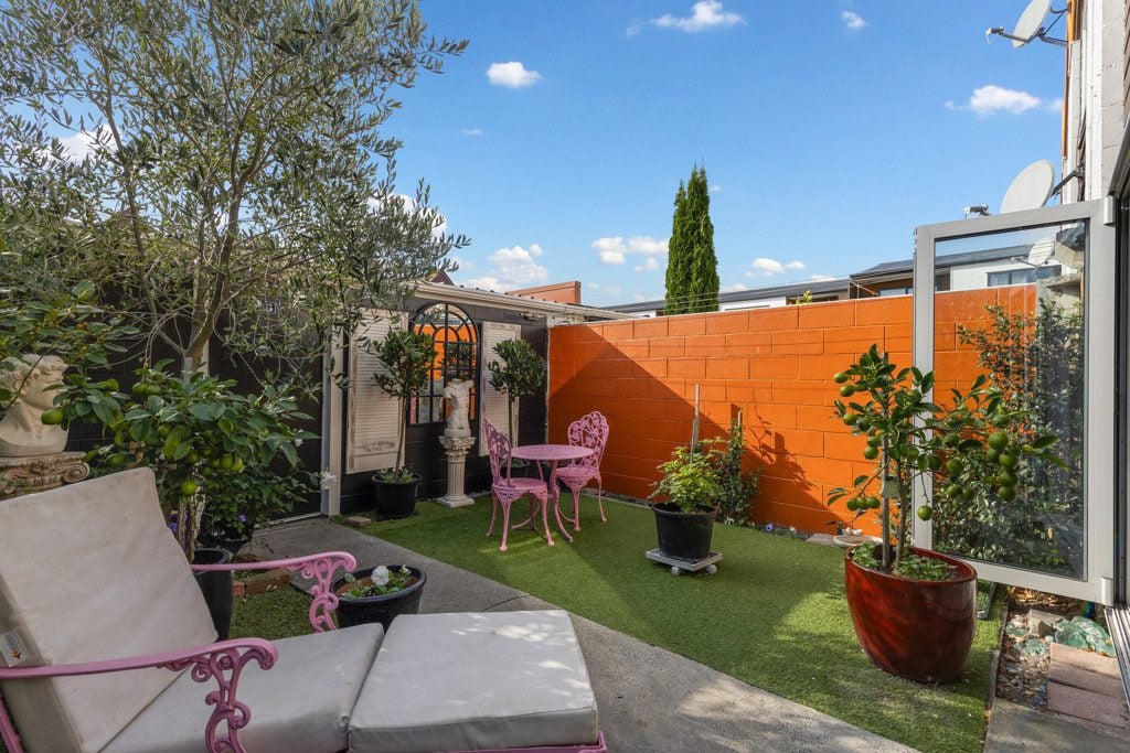 1/27 Buffon Street, Waltham, Christchurch - Carousel 1