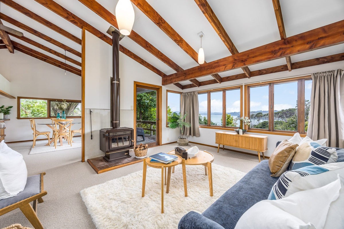6 Williams Street, Mahurangi East, Warkworth - Carousel 1