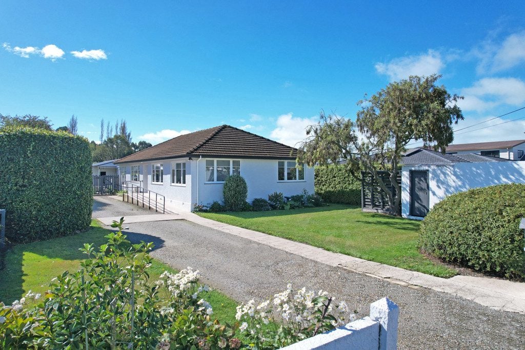 38 Fernbrook Road, Oamaru North, Oamaru - Carousel 1