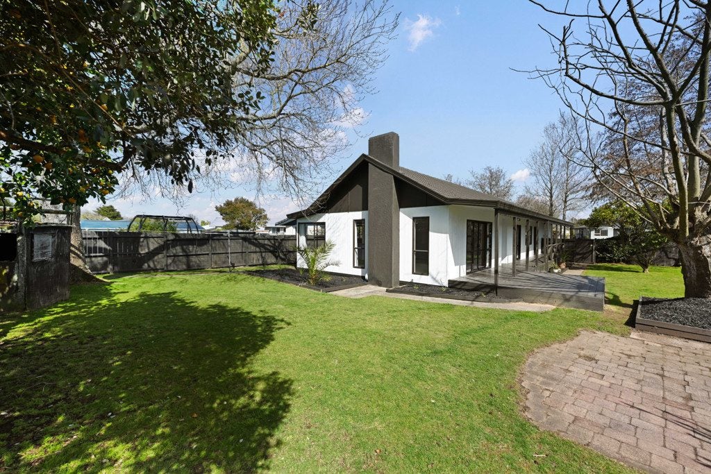 8 Elmwood Crescent, Pukete, Hamilton, Waikato - Carousel 1