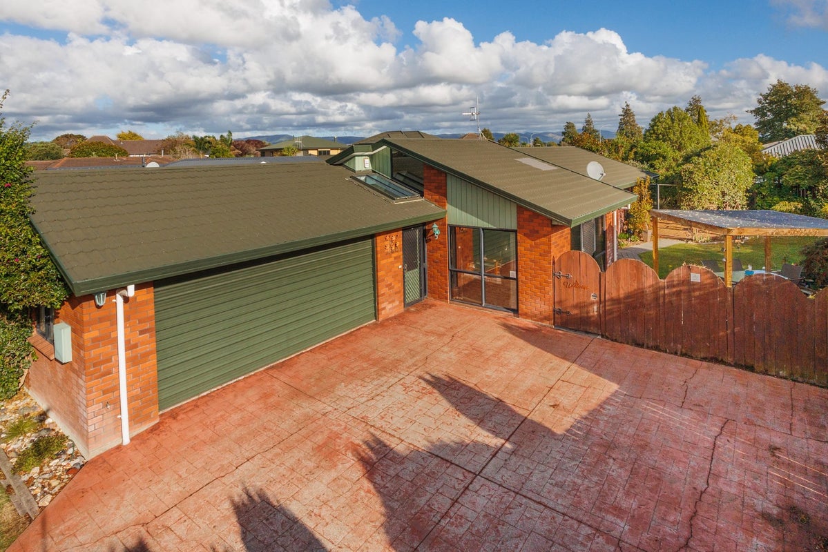 61 Clarke Avenue, Highbury, Palmerston North - Carousel 1