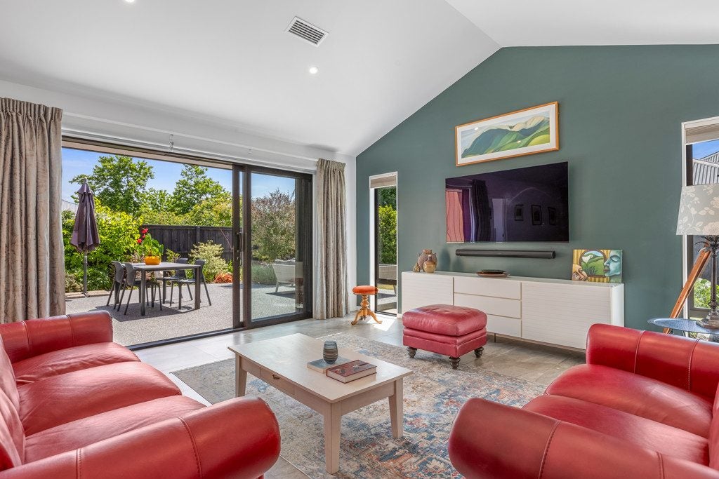 74 Regent'S Park Drive, CASEBROOK, CHRISTCHURCH - Carousel 2