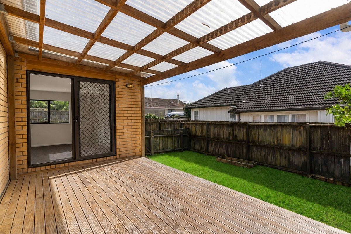 1/44 Miro Street, New Lynn, Auckland - Carousel 2