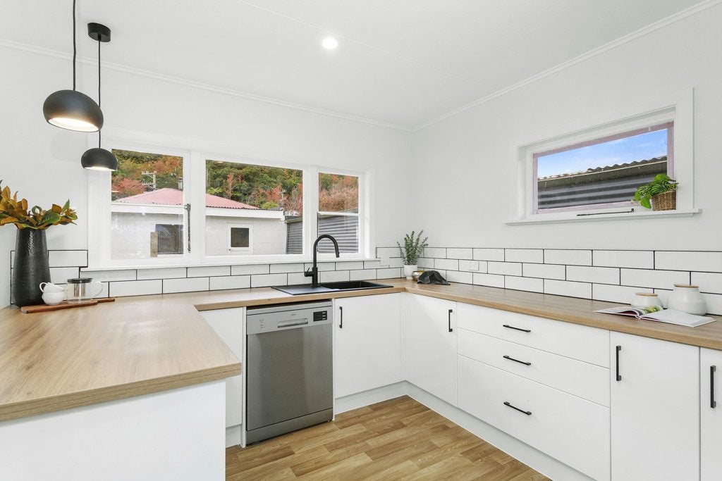 20 Petrie Street, Wainuiomata, Lower Hutt - Carousel 2