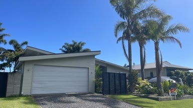 16 Hawk Hill Crescent, Cooks Beach, Whitianga - Carousel 1