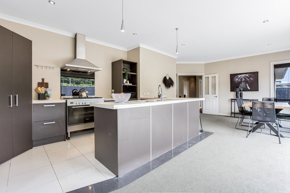 9 Cottle Heath Close, Manor Park, Lower Hutt - Carousel 2