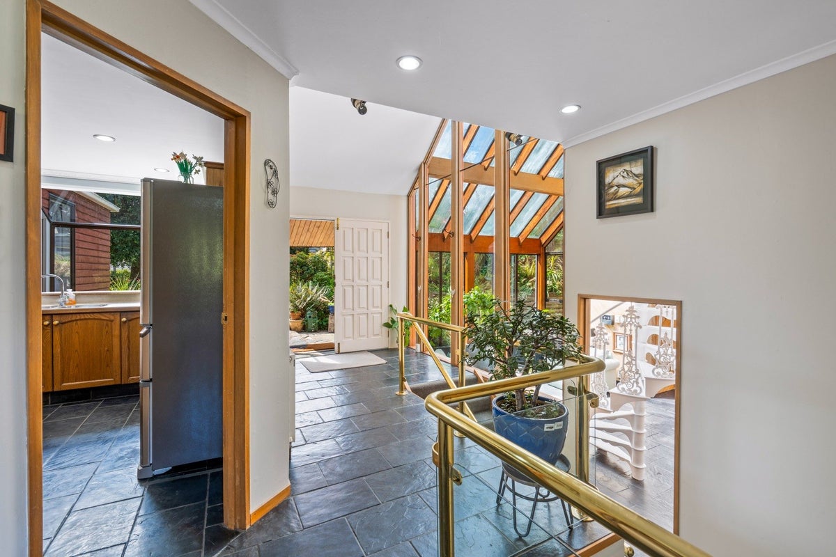 24 Gorman Street, Macandrew Bay, Dunedin - Carousel 2