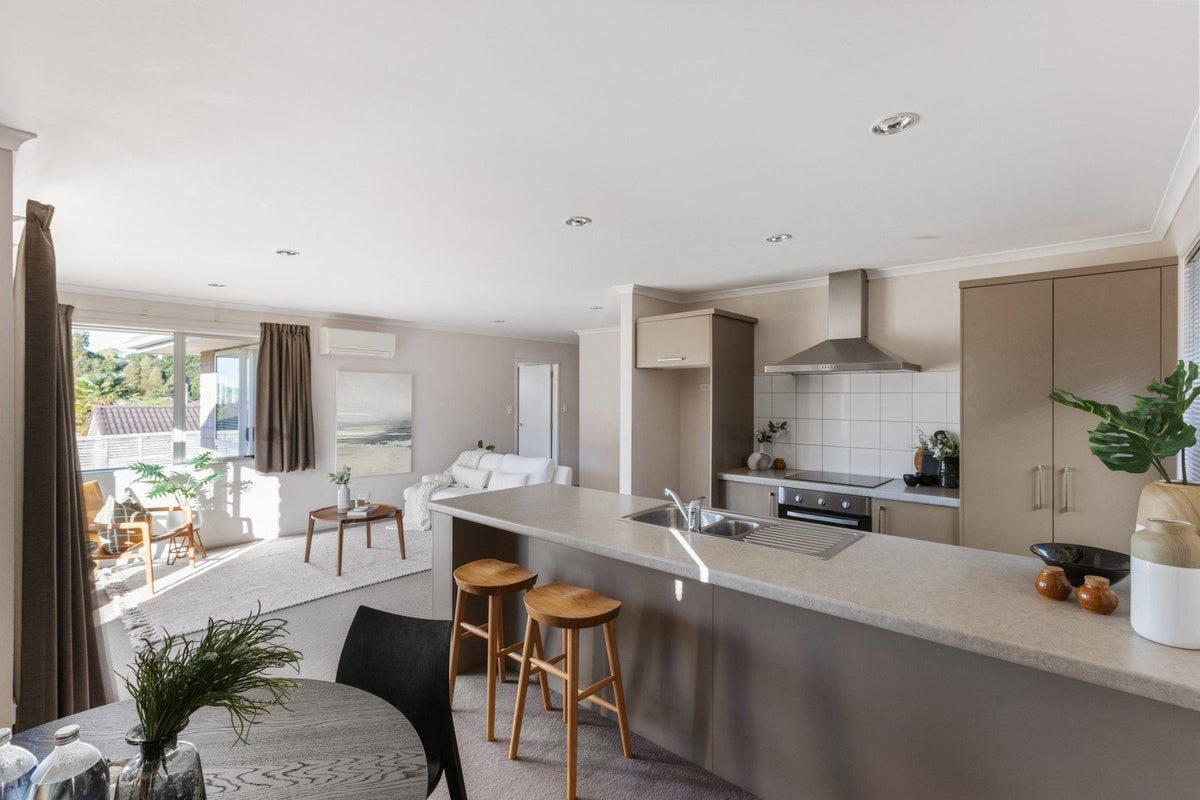 11 Darraghs Lane, Brookfield, Tauranga - Carousel 2