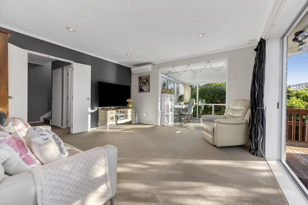 1/16 Woodview Rise, Botany Downs, Auckland - Carousel 2