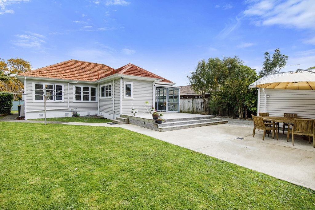 520 Riverside Drive North, Fairfield, LOWER HUTT - Carousel 2