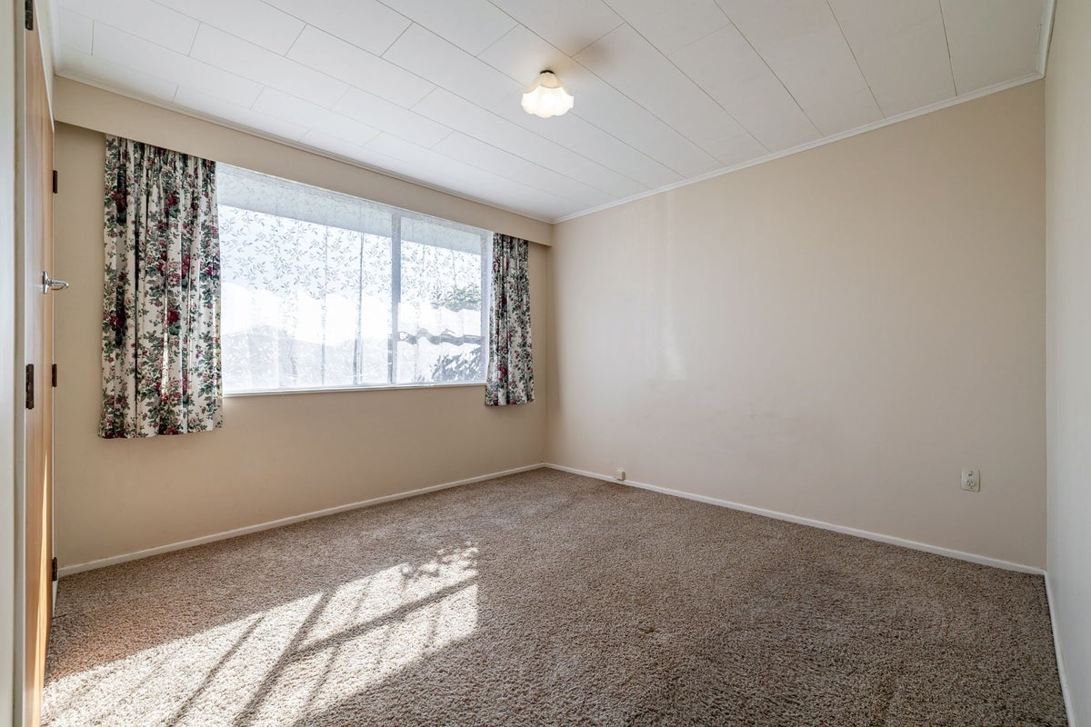 26 Westmere Place, Takaro, Palmerston North - Carousel 24