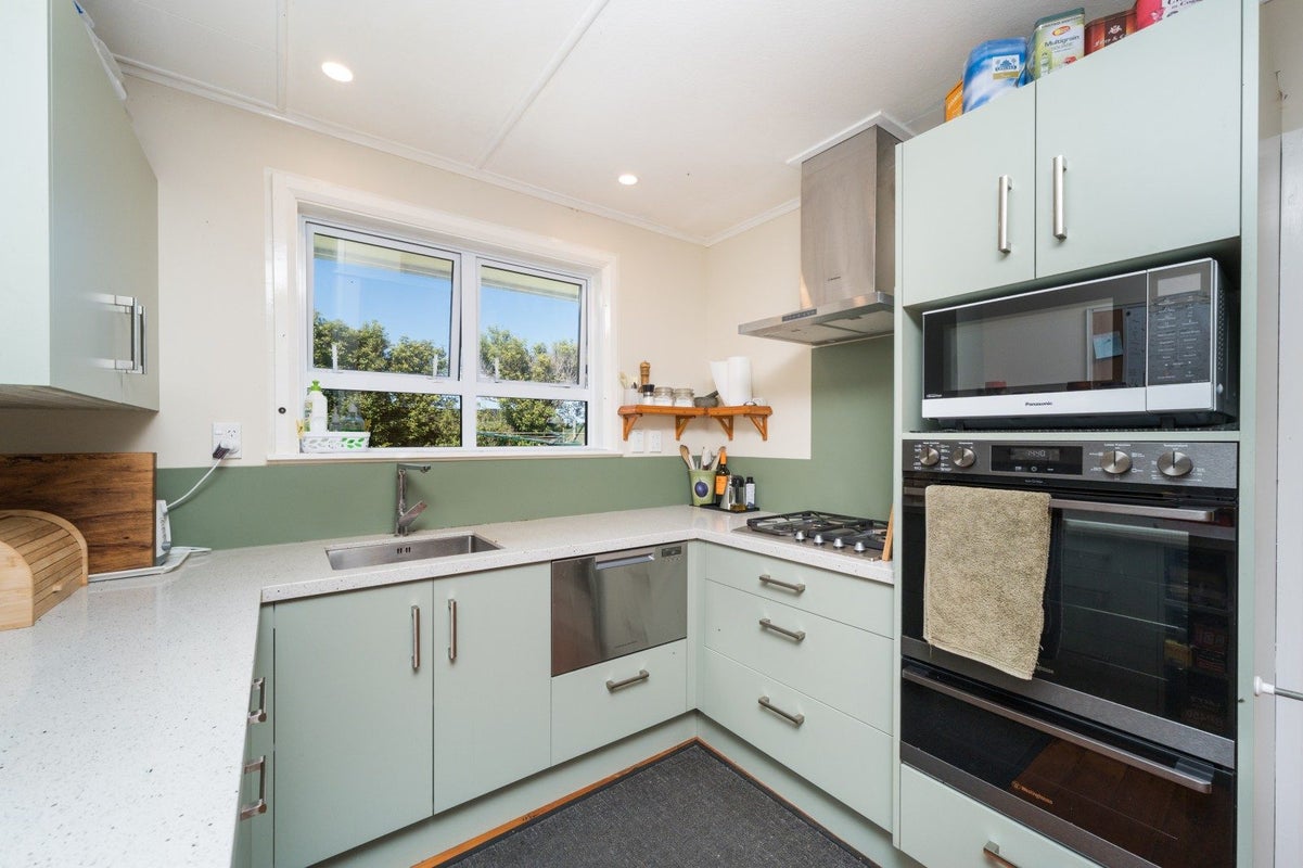 18 Belvedere Crescent, Takaro, Palmerston North - Carousel 2