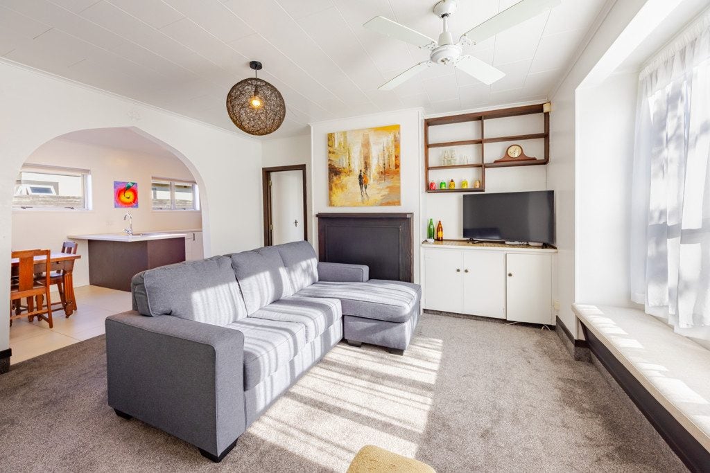 706 Whitehead Road, Saint Leonards, Hastings - Carousel 2