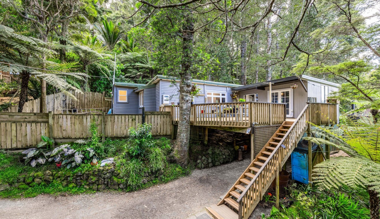 103 Laingholm Drive, Laingholm, Auckland - Carousel 1