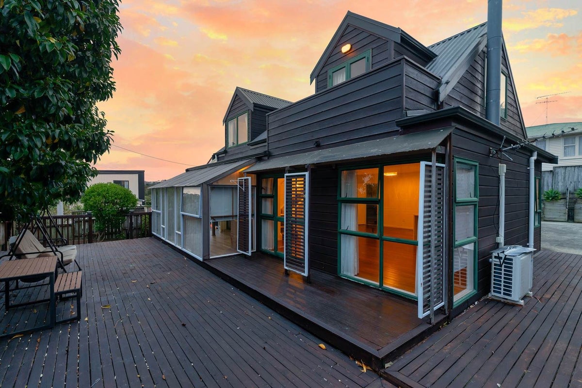 8 Marshall Laing Avenue, Mount Roskill, Auckland - Carousel 1