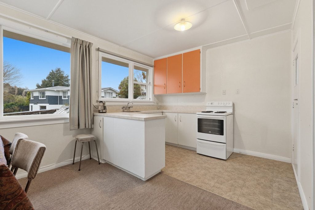 8 Bell Crescent, Concord, Dunedin - Carousel 24