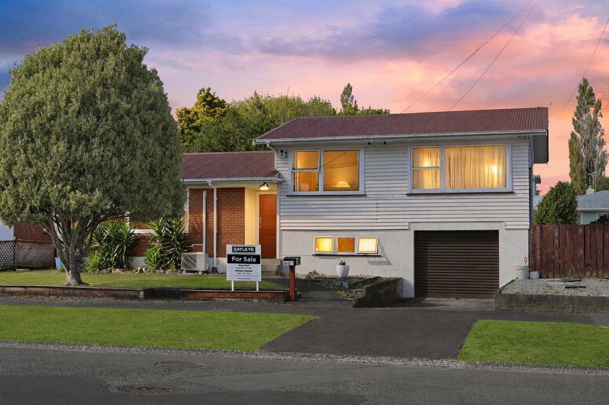 143 Fitzroy Avenue, Fitzroy, Hamilton - Carousel 1