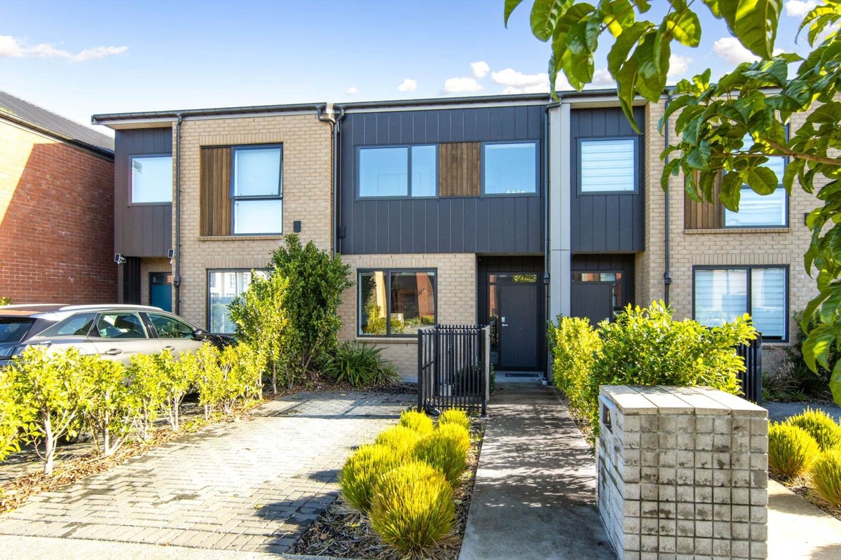 6 Oma Hoiho Place, Westgate, Auckland - Carousel 2
