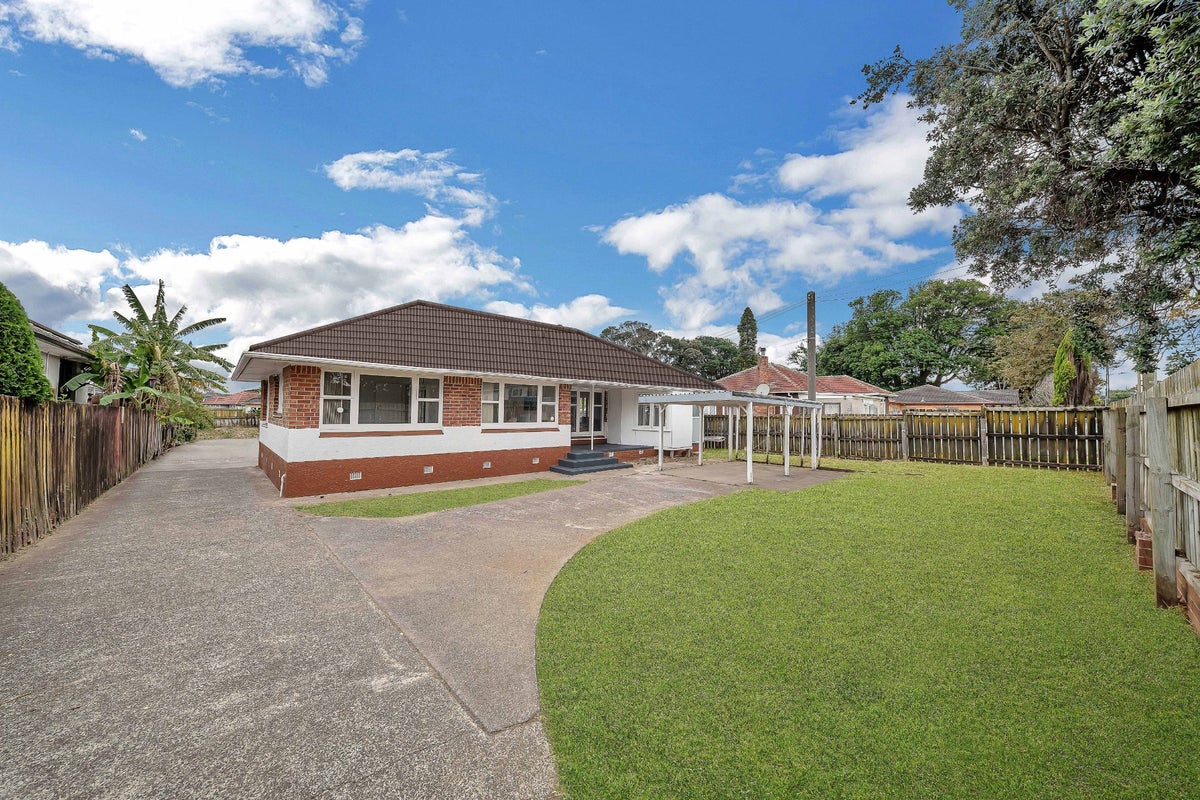 1/112 Gray Avenue, Papatoetoe, Auckland - Carousel 2