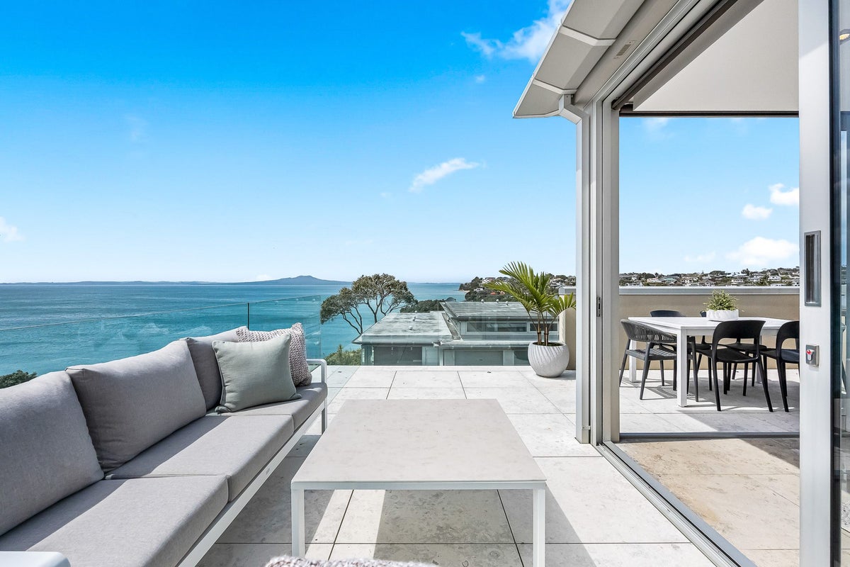 21 Brighton Terrace, Mairangi Bay, Auckland - Carousel 1